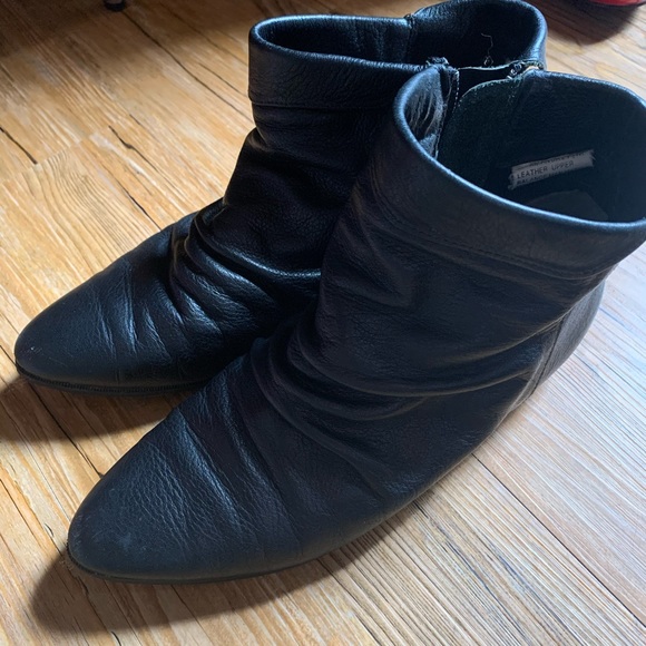 Vintage Black Zip Up Leather Booties - Picture 2 of 5